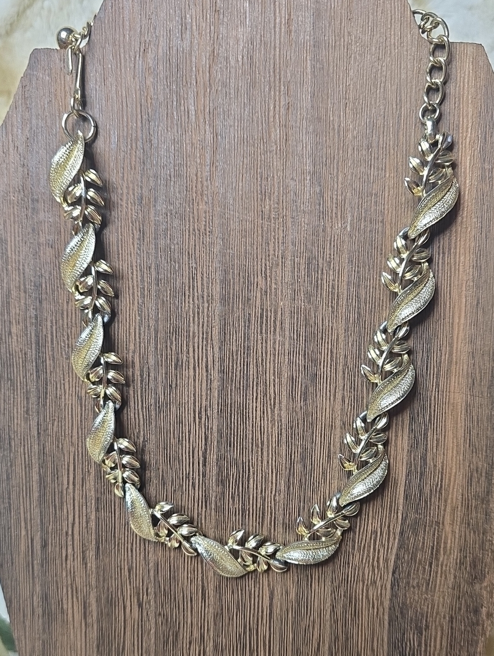 Vintage Coro Gold Tone Leaf Link Choker Necklace 1950s Mid Century Signed